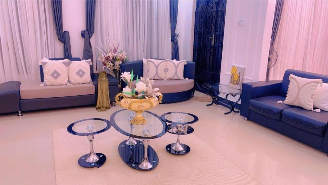 Evelina House Hostel Boma la Ngombe Екстериор снимка