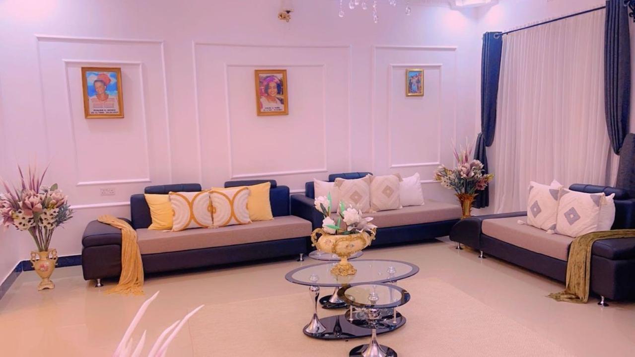 Evelina House Hostel Boma la Ngombe Екстериор снимка